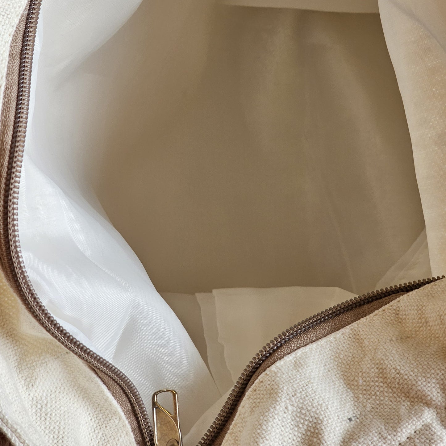 Large Tote Bag with Zipper (White Eye)